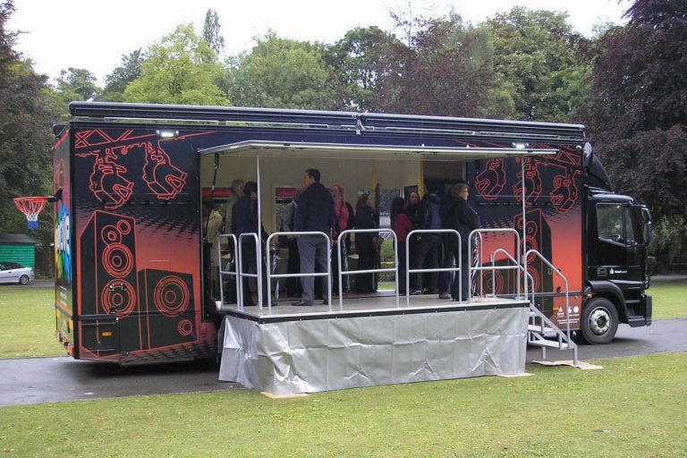 EXtension stage on an exhibition vehicle