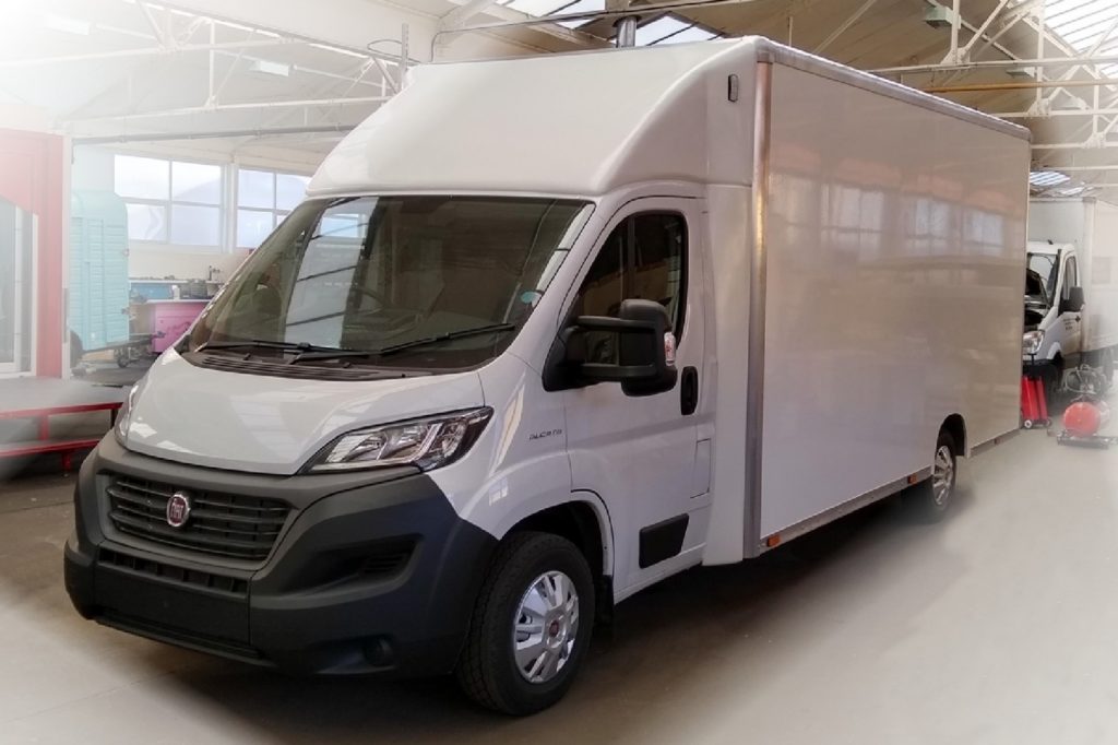 new 3500 kgs chassis cab inside of factory