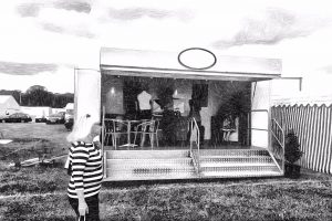 exhibition trailer with platform