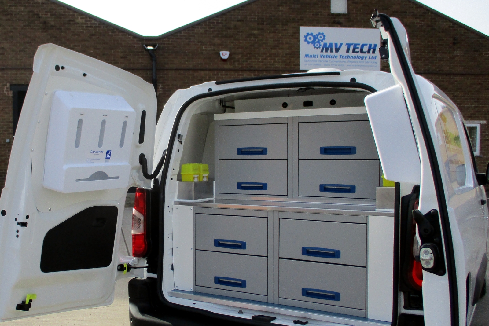 Mobile vet deals service